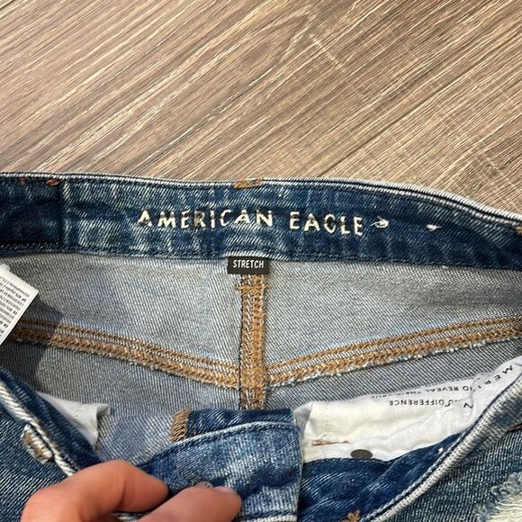American Eagle “Curvy Mom Jean” (hard to find) size 2/26 Short High Rise - Picture 3 of 5